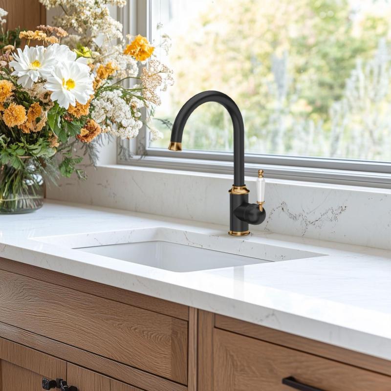 Quadri Worksop Klassieke Nostalgische Zwart met PVD Gouden Afwerking Keukenkraan met Keramische Handvat 1208967725