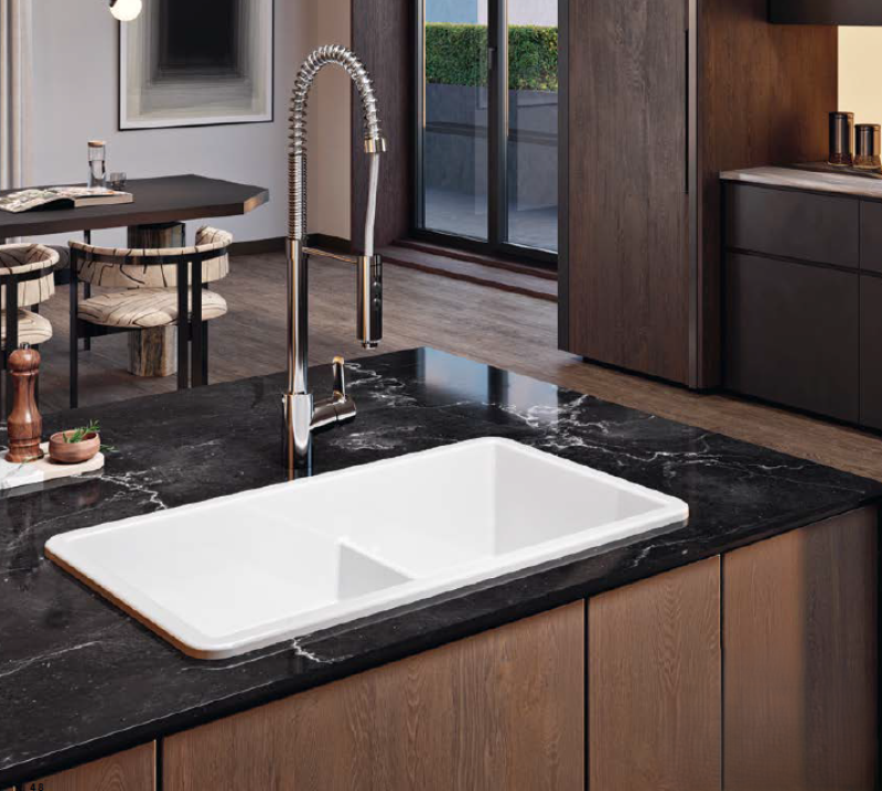 Ausmann Ceramic Ember Keramische Witte Anderhalve Spoelbak Opbouw en Onderbouw 733 x 401 mm met Zwarte pluggen 1208971521