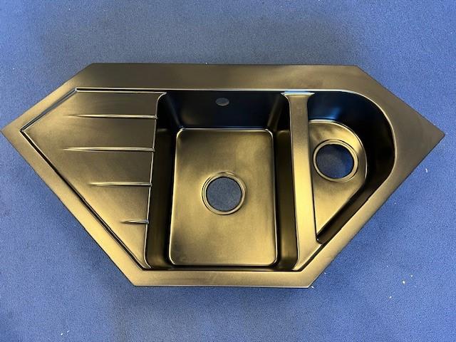 OUTLET LICHT BESCHADIGD Graniteland Amiata Granieten Zwart Hoekspoelbak opbouw 965x496mm met RVS Plug 1208971820 - Productafbeelding 3
